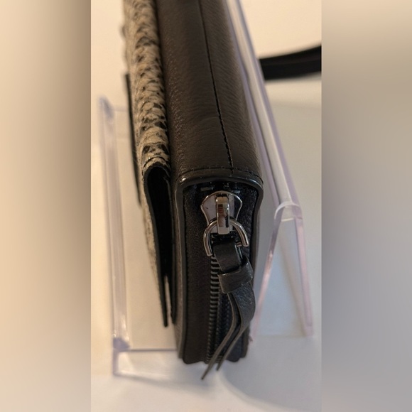 Rachel Rachel Roy Wristlet Black Snake Like Pattern Leather Zip Magnetic Closure - Picture 7 of 15